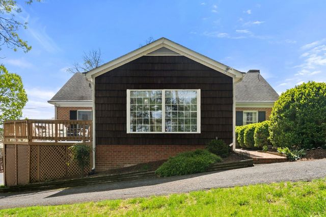 500 WAKEFIELD CIR, Staunton, VA 24401