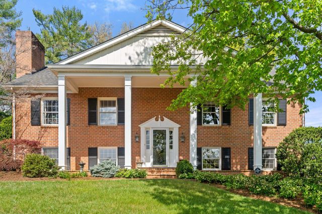 500 WAKEFIELD CIR, Staunton, VA 24401