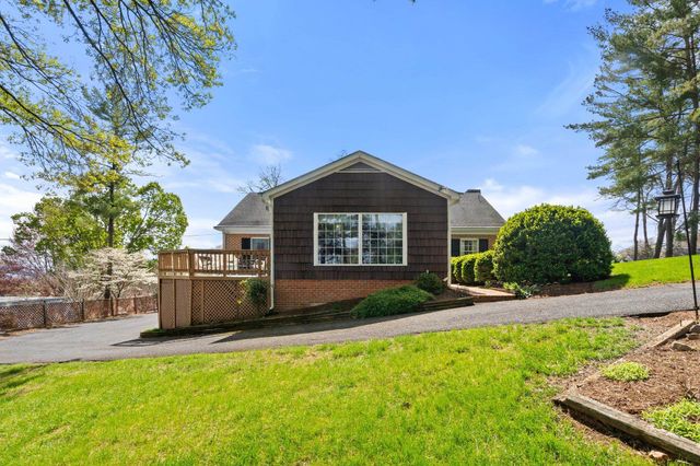 500 WAKEFIELD CIR, Staunton, VA 24401