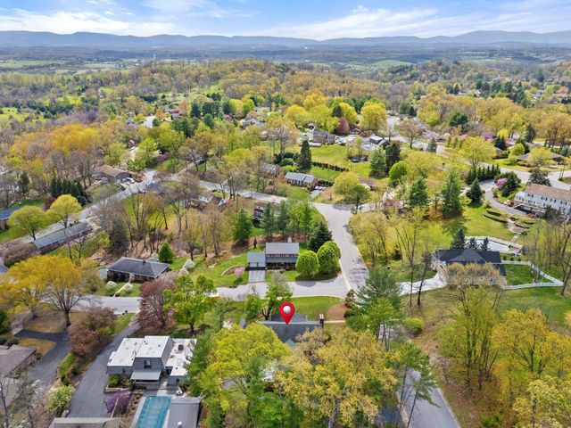500 WAKEFIELD CIR, Staunton, VA 24401
