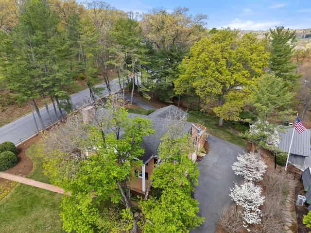 500 WAKEFIELD CIR, Staunton, VA 24401