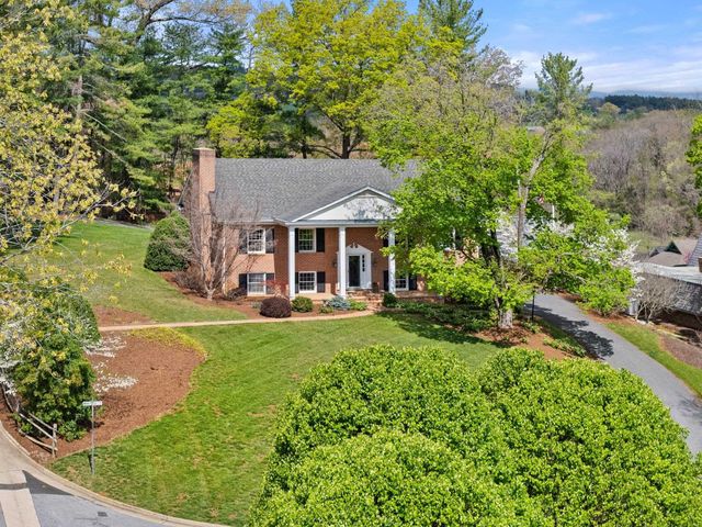500 WAKEFIELD CIR, Staunton, VA 24401