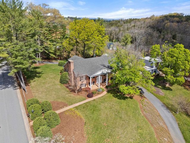 500 WAKEFIELD CIR, Staunton, VA 24401