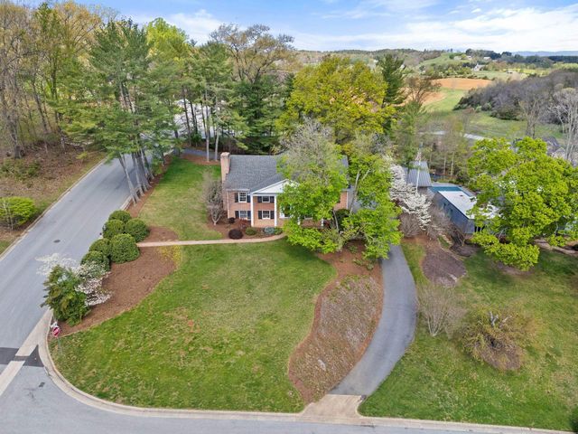 500 WAKEFIELD CIR, Staunton, VA 24401
