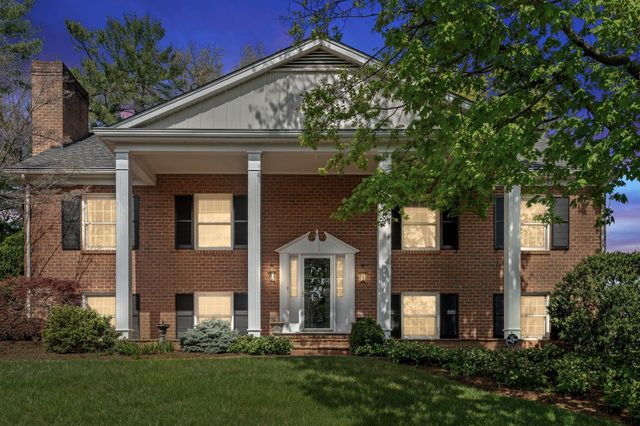 500 WAKEFIELD CIR, Staunton, VA 24401