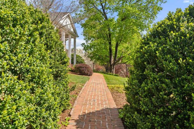 500 WAKEFIELD CIR, Staunton, VA 24401