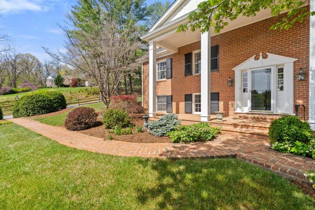 500 WAKEFIELD CIR, Staunton, VA 24401