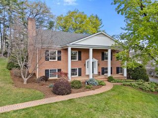 500 WAKEFIELD CIR, Staunton, VA 24401