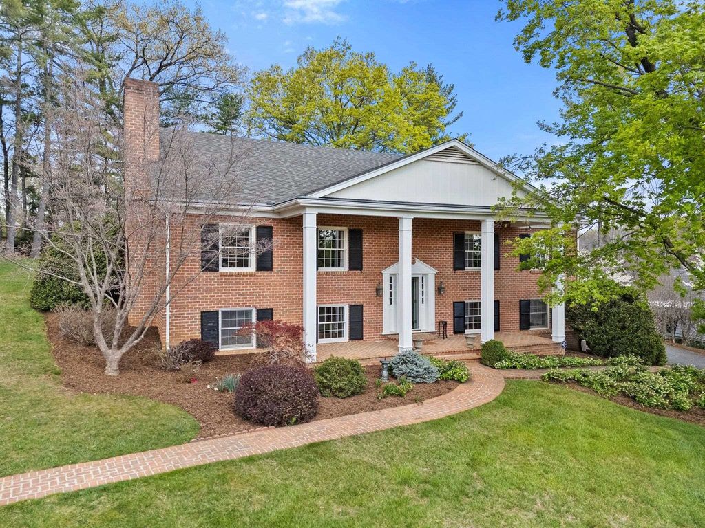 500 WAKEFIELD CIR, Staunton, VA 24401