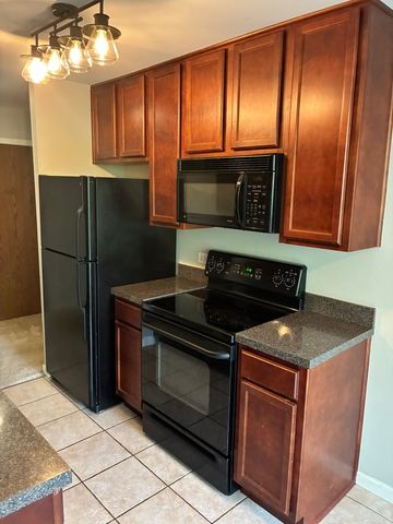5950 Oakwood Drive 3H, Lisle, IL 60532