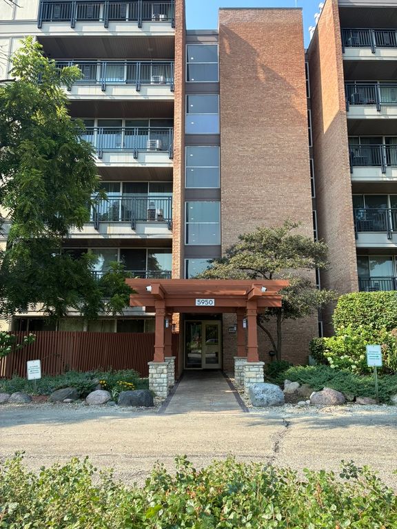 5950 Oakwood Drive 3H, Lisle, IL 60532