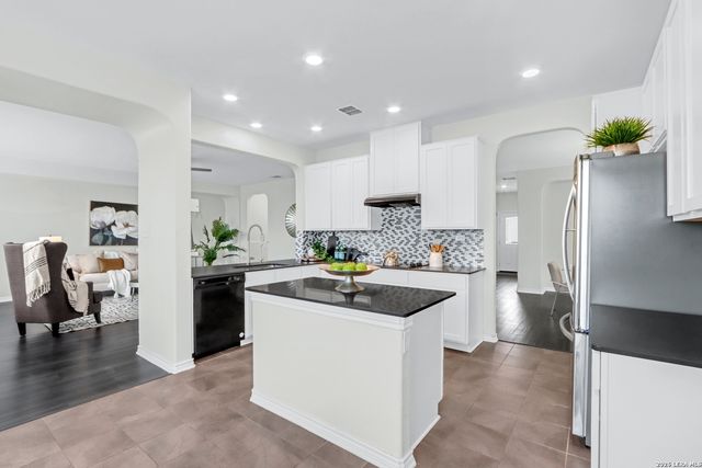 2077 Oxbow, New Braunfels, TX 78130