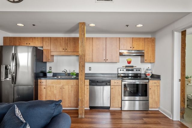 147 Centre Street 603, Brockton, MA 02302