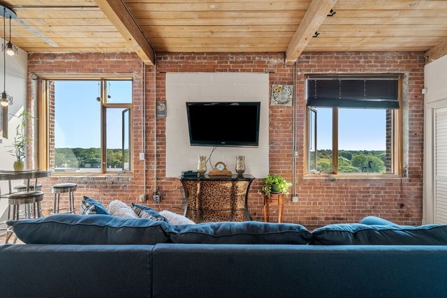 147 Centre Street 603, Brockton, MA 02302