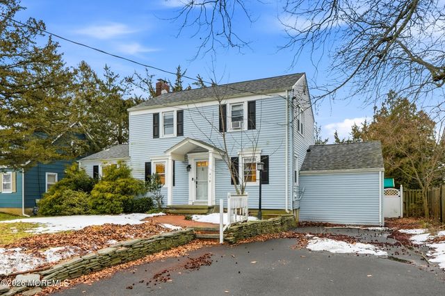 416 Roosevelt Avenue, Oakhurst, NJ 07755
