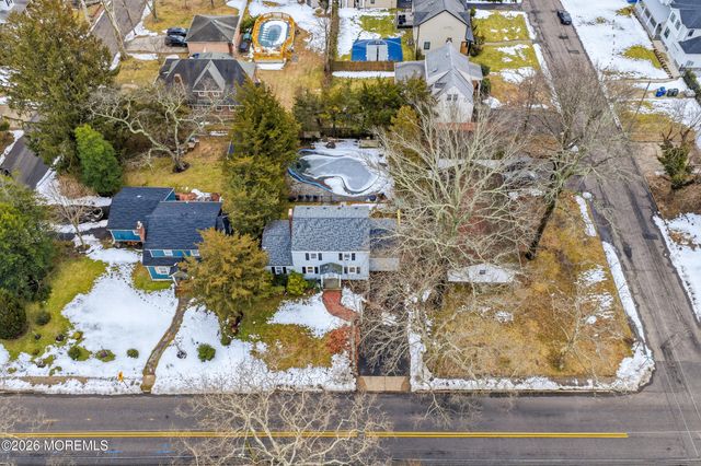 416 Roosevelt Avenue, Oakhurst, NJ 07755