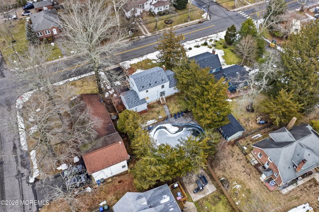 416 Roosevelt Avenue, Oakhurst, NJ 07755