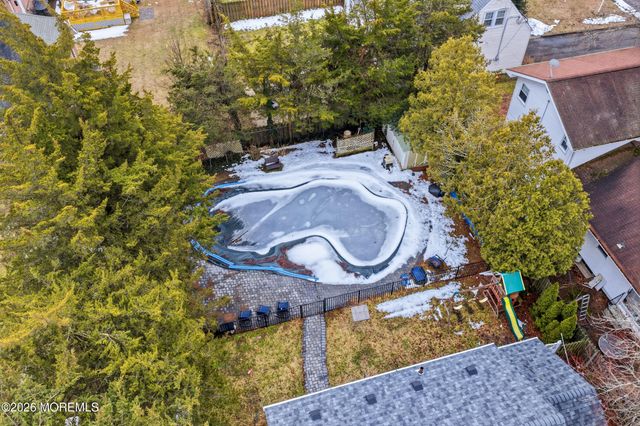 416 Roosevelt Avenue, Oakhurst, NJ 07755