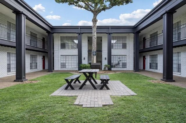 2815 Greenridge Drive 2-172, North Houston, TX 77057