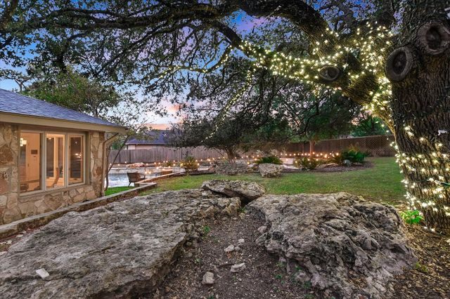 9902 Winding Oak CIR, Austin, TX 78750