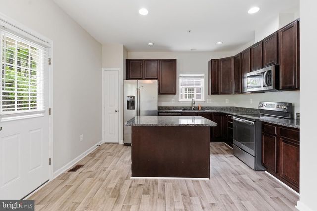 1621 RENAISSANCE DR, Essex, MD 21221