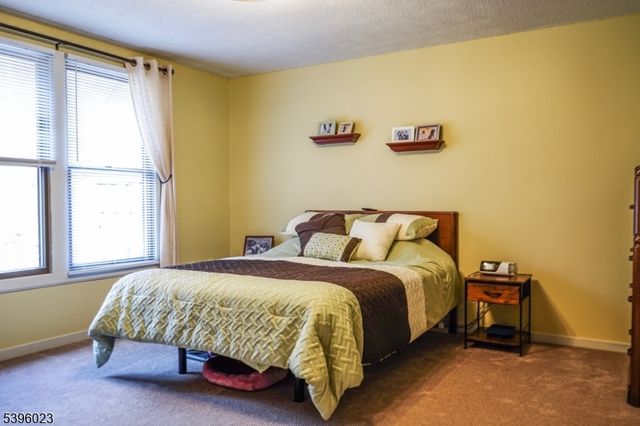 1 Pippin Ln, Hardyston Twp., NJ 07419