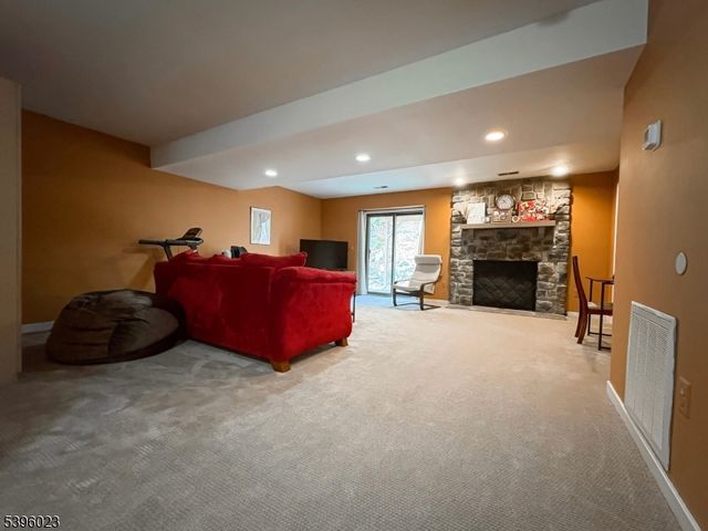 1 Pippin Ln, Hardyston Twp., NJ 07419