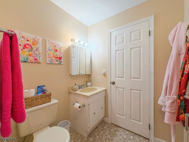 1 Pippin Ln, Hardyston Twp., NJ 07419