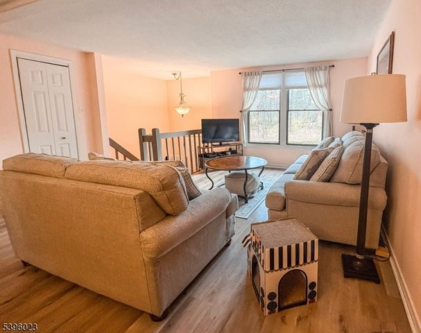 1 Pippin Ln, Hardyston Twp., NJ 07419