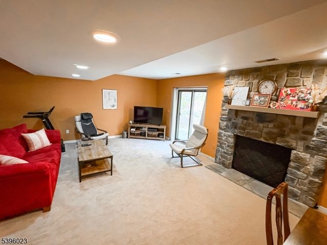 1 Pippin Ln, Hardyston Twp., NJ 07419