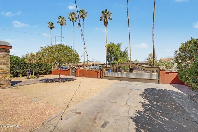3021 W VILLA Street, Phoenix, AZ 85009