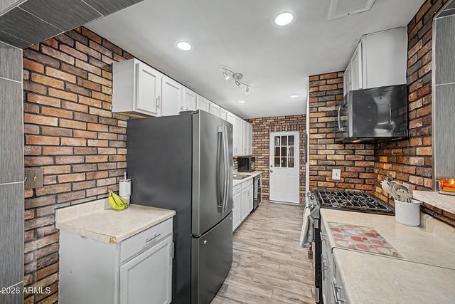 3021 W VILLA Street, Phoenix, AZ 85009