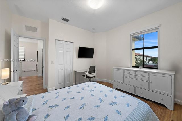 8658 NW 99th Path, Doral, FL 33178