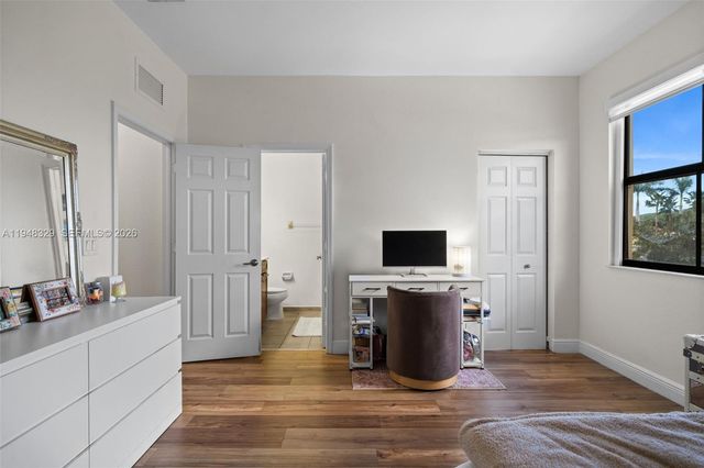 8658 NW 99th Path, Doral, FL 33178