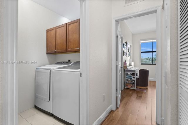 8658 NW 99th Path, Doral, FL 33178