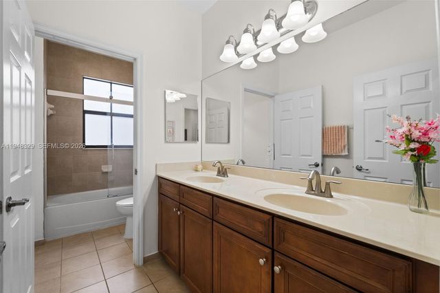 8658 NW 99th Path, Doral, FL 33178