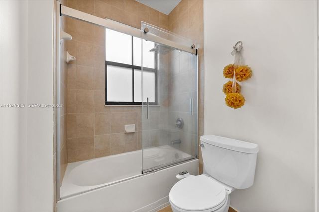 8658 NW 99th Path, Doral, FL 33178