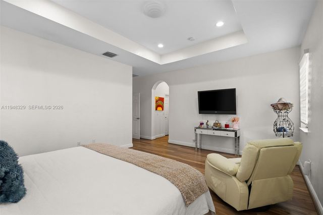 8658 NW 99th Path, Doral, FL 33178