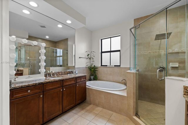 8658 NW 99th Path, Doral, FL 33178