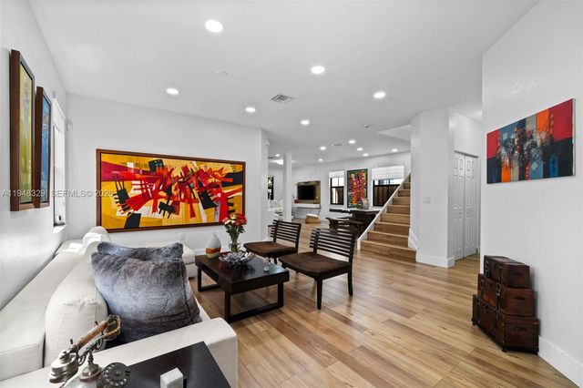 8658 NW 99th Path, Doral, FL 33178