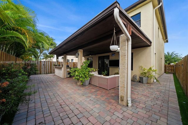 8658 NW 99th Path, Doral, FL 33178