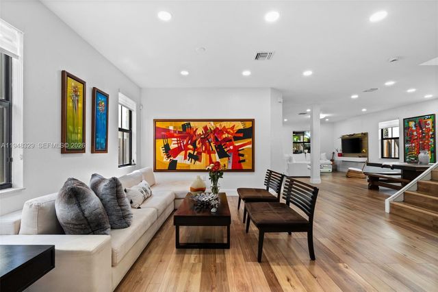 8658 NW 99th Path, Doral, FL 33178