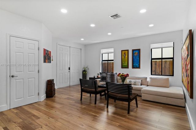 8658 NW 99th Path, Doral, FL 33178