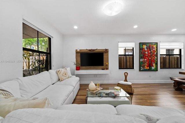 8658 NW 99th Path, Doral, FL 33178