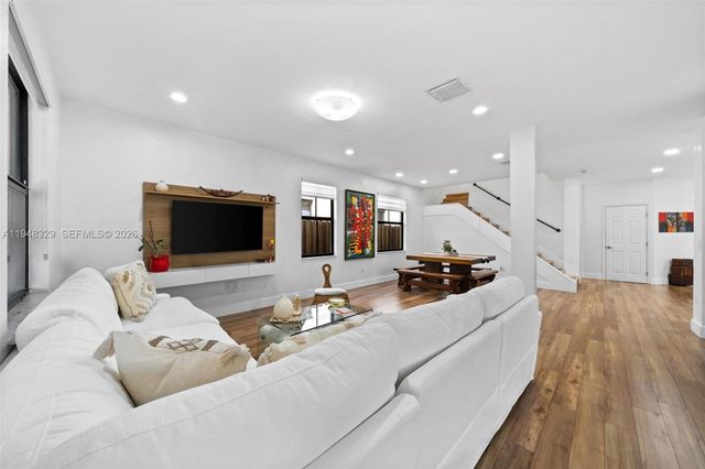 8658 NW 99th Path, Doral, FL 33178