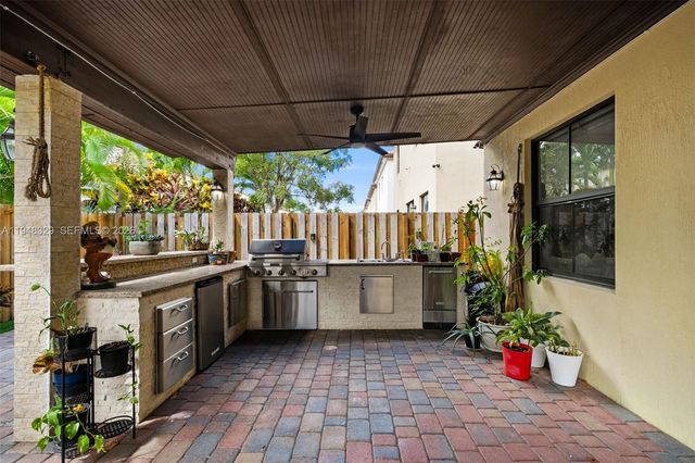 8658 NW 99th Path, Doral, FL 33178