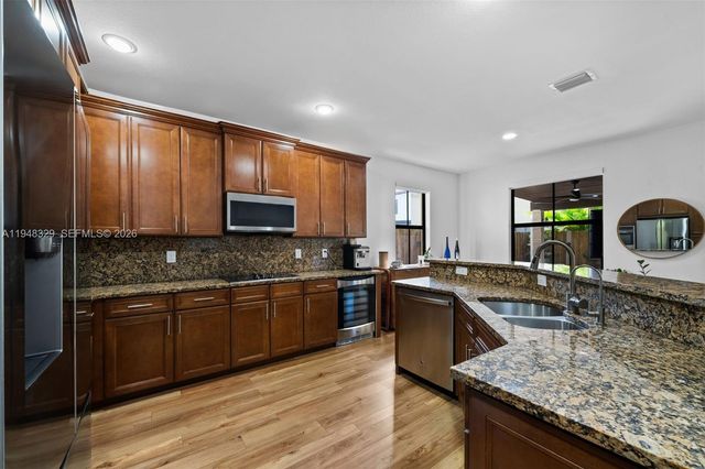 8658 NW 99th Path, Doral, FL 33178