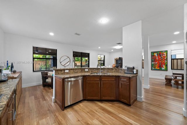 8658 NW 99th Path, Doral, FL 33178