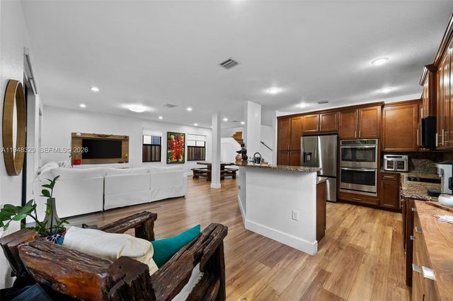 8658 NW 99th Path, Doral, FL 33178