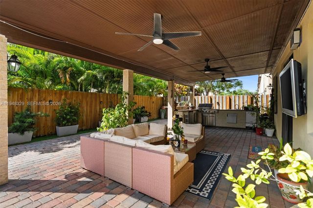 8658 NW 99th Path, Doral, FL 33178